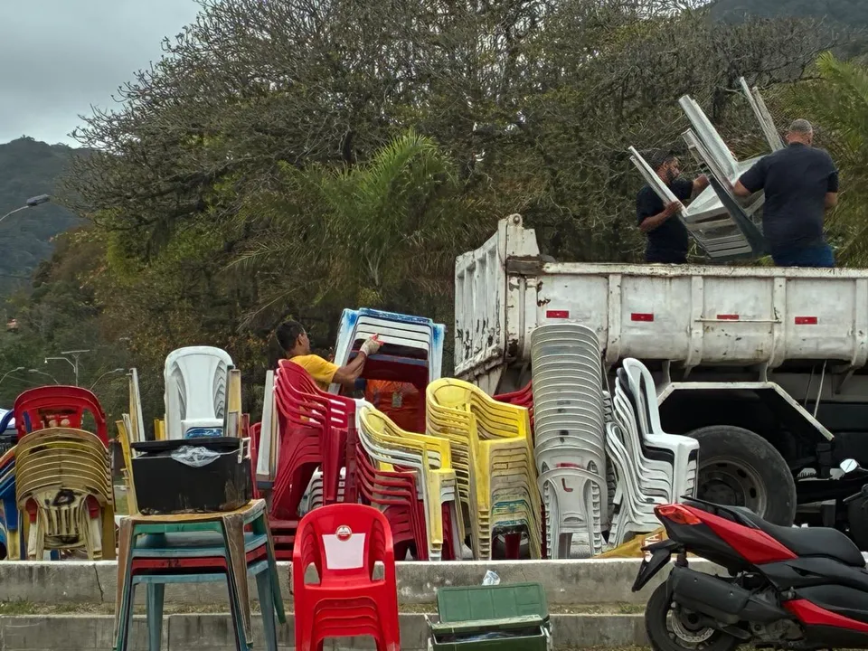 Após a constatação das irregularidades, as equipes fizeram a apreensão dos materiais