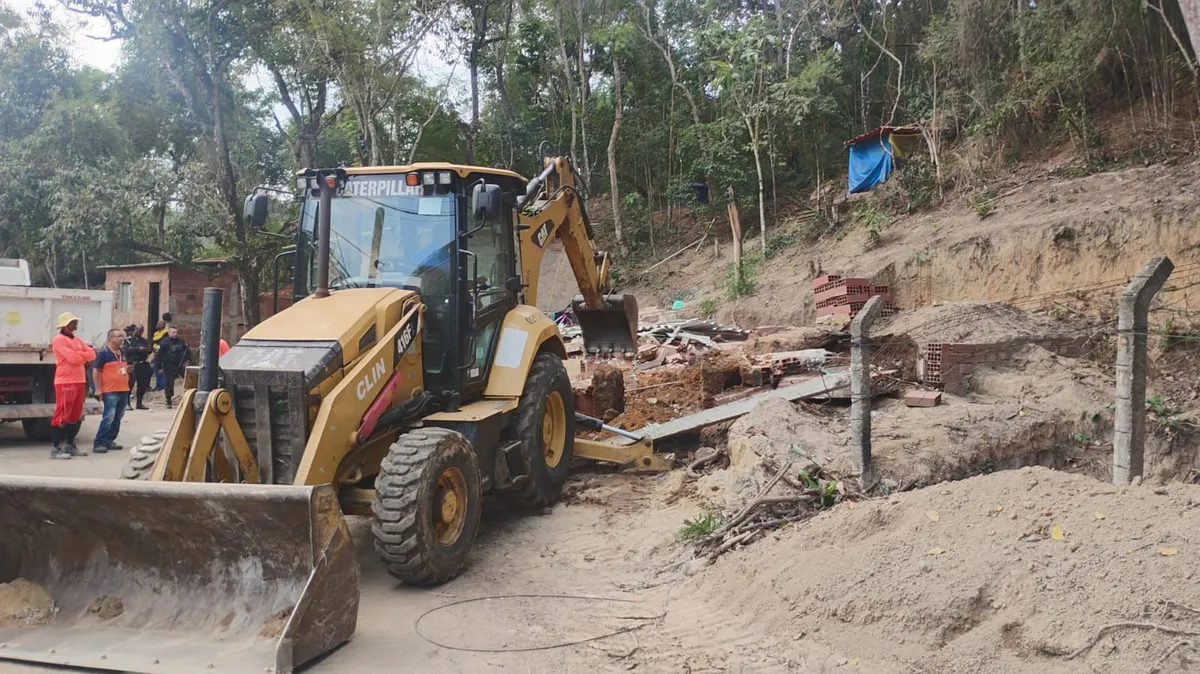 Todo o material encontrado foi removido e demolido pelas equipes da Seconser e da Clin