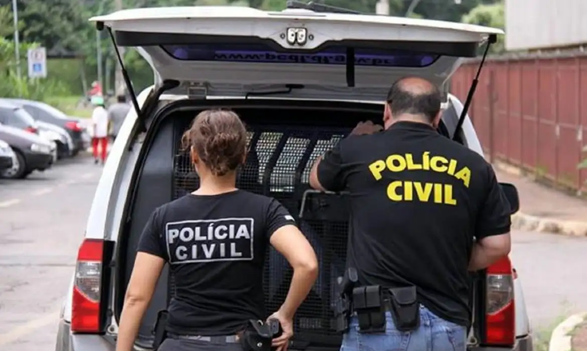 O criminoso foi preso em flagrante e autuado pela polícia