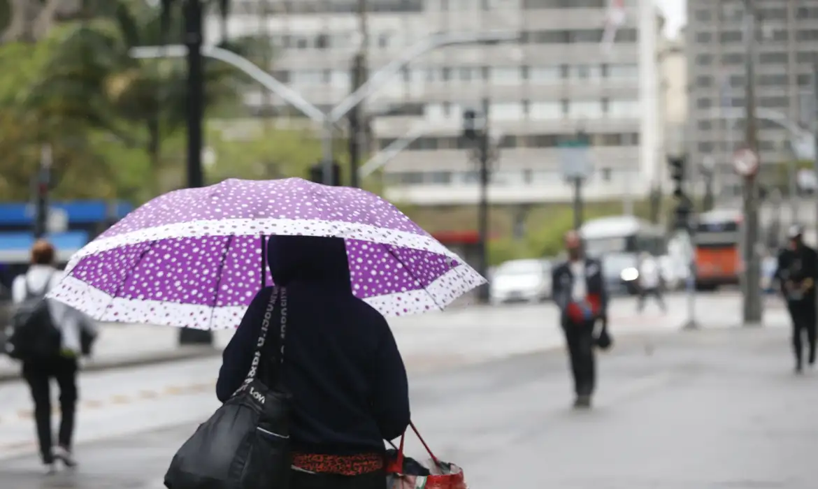 Segundo o Climatempo, as chuvas estão previstas pelo menos até domingo (2)