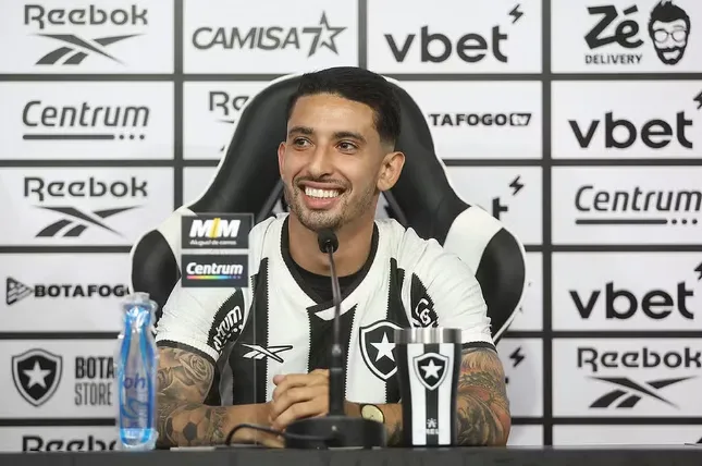 Santiago Rodríguez apresentado no Botafogo