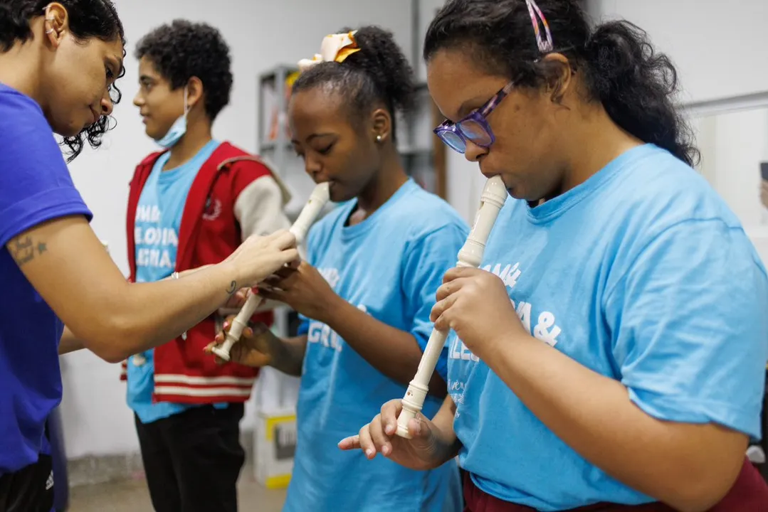 Projeto Vivências Musicais leva ensino de música a jovens e adultos com deficiência intelectual em Niterói