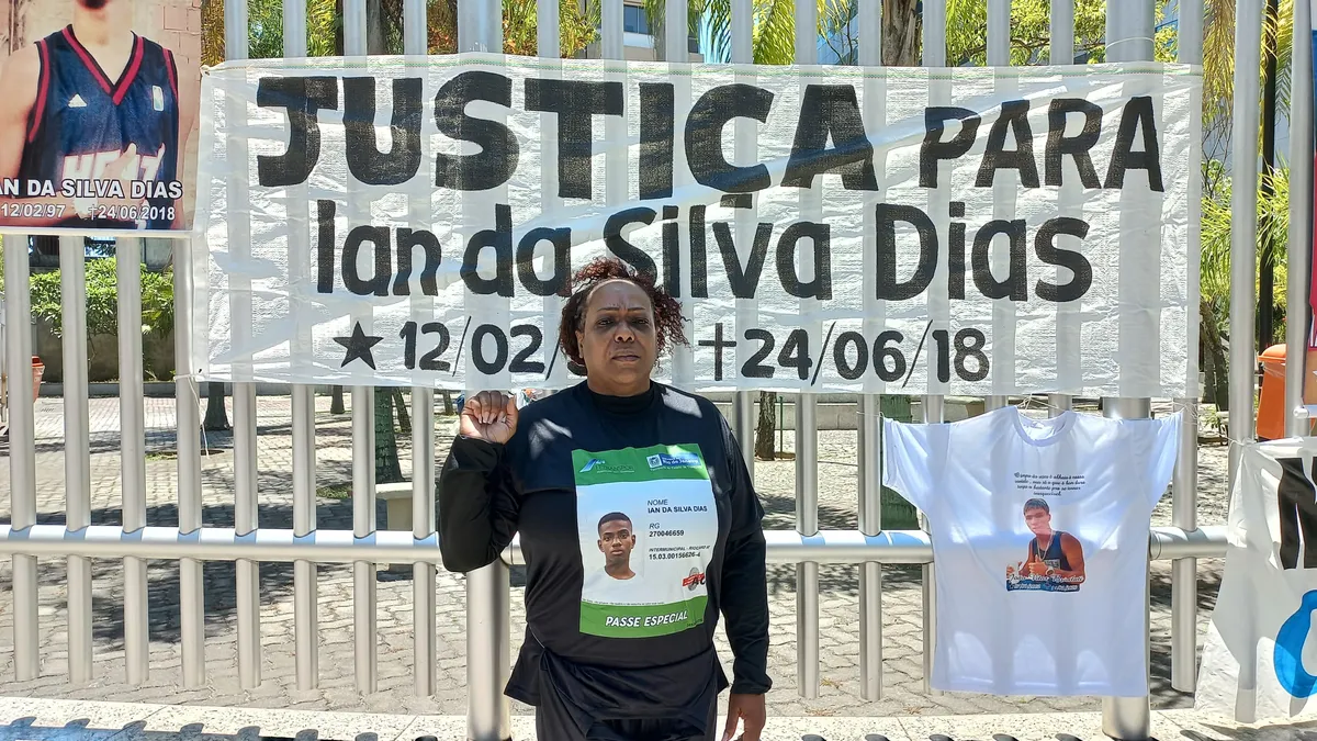 Débora Luanda da Silva Dias pede justiça pelo filho Ian, morto por um policial militar em 2018