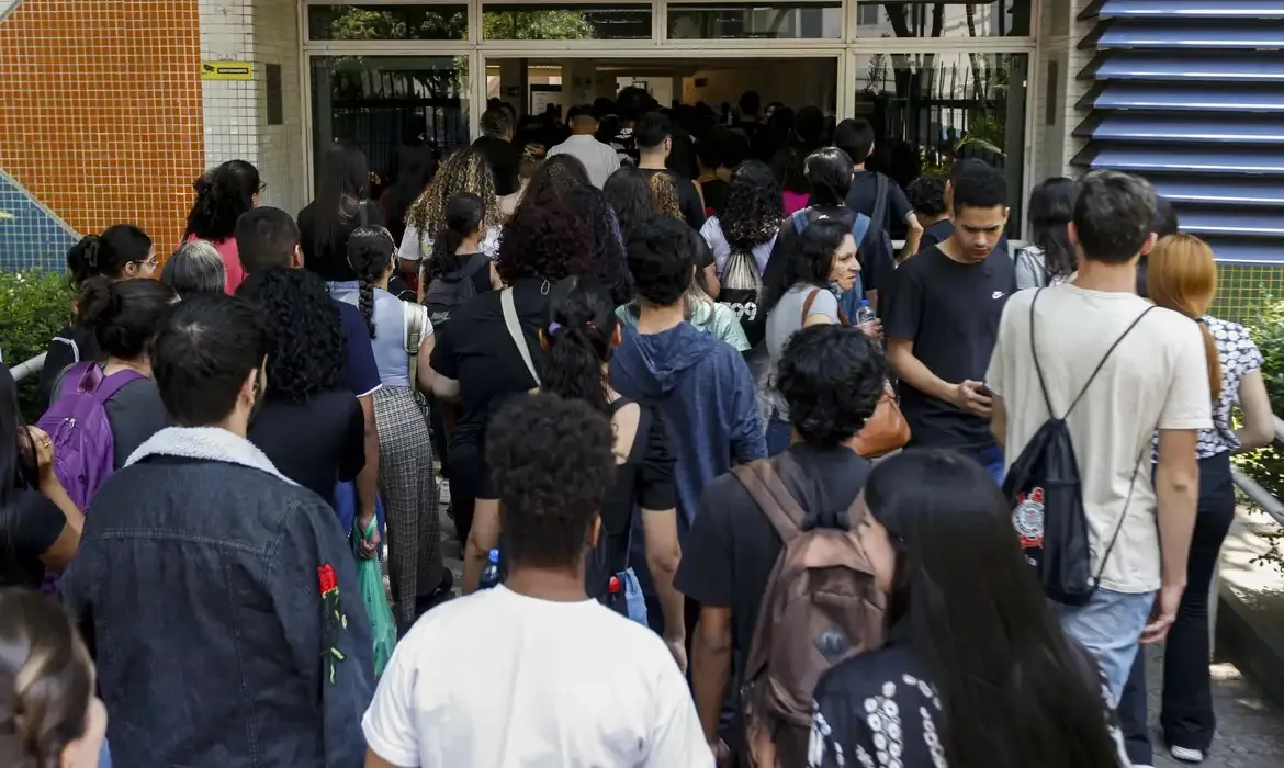 As remunerações variam entre R$ 2 mil e R$ 37 mil, conforme o cargo e a instituição