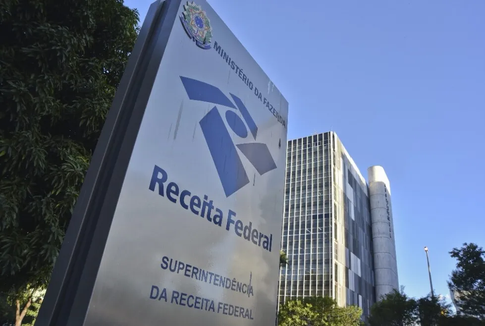 Receita Federal realiza ação contra cargas irregulares de combustível