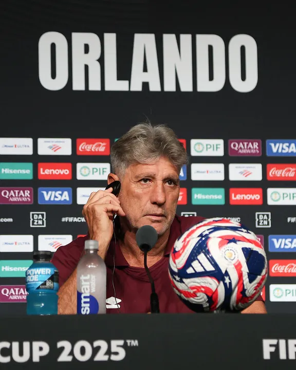 Renato Gaúcho demonstra nova personalidade no comando do Fluminense na Copa de Clubes