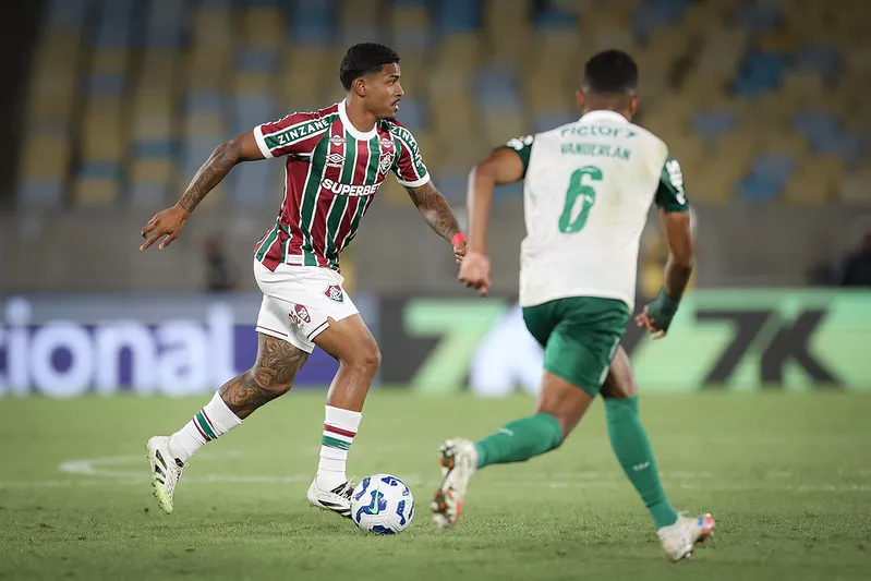 John Kennedy pode ser titular no Fluminense no próximo jogo