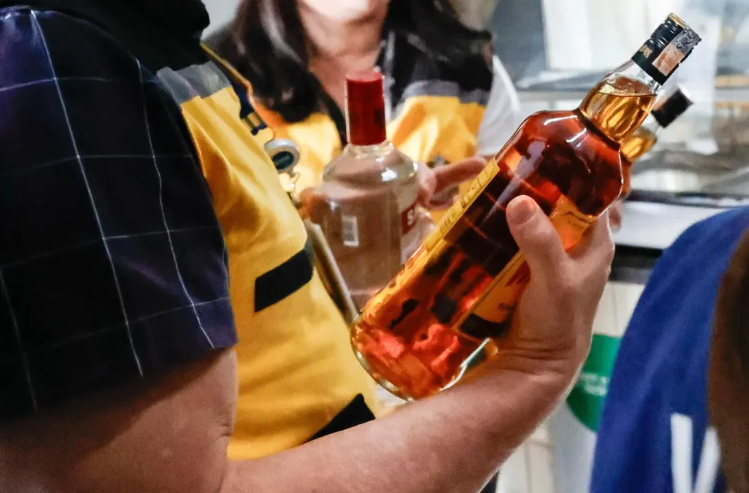 Rio entrou em alerta após confirmação de 10 casos de intoxicação por metanol em São Paulo, além de outros 29 em investigação