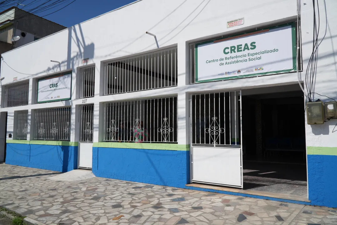 O CREAS oferta serviço de proteção e atendimento especializado a famílias e indivíduos