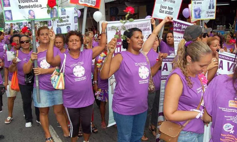 A ação tem como objetivo chamar a atenção da sociedade para o combate à violência doméstica e o fortalecimento das políticas públicas