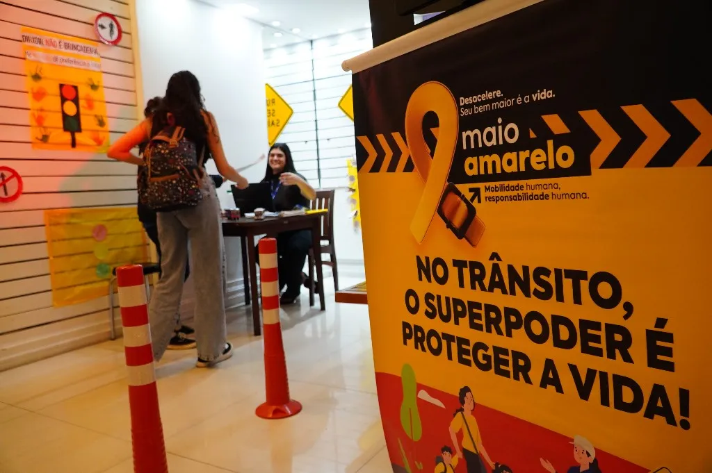 A exposição também funciona como um ponto de atendimento ao público.