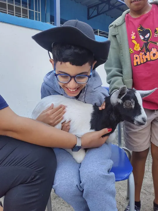 A “mini fazendinha” foi acompanhada por terapeutas das unidades e fez a diferença na rotina dos autistas