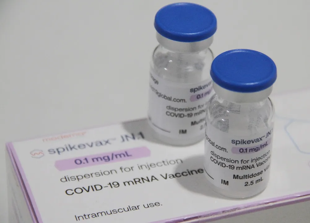 As crianças entre seis meses e 4 anos, 11 meses e 29 dias continuam sendo vacinadas com a vacina da Pfizer