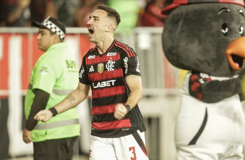 O zagueiro Léo Ortiz marcou o gol que garantiu a vitória do Flamengo