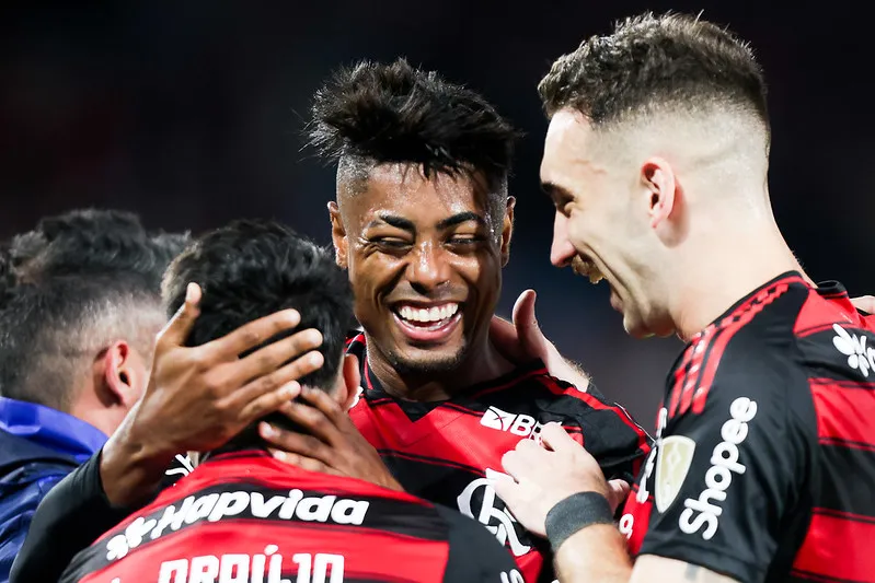 Flamengo visita o Inter, pelo Brasileiro, tentando abrir distância na liderança