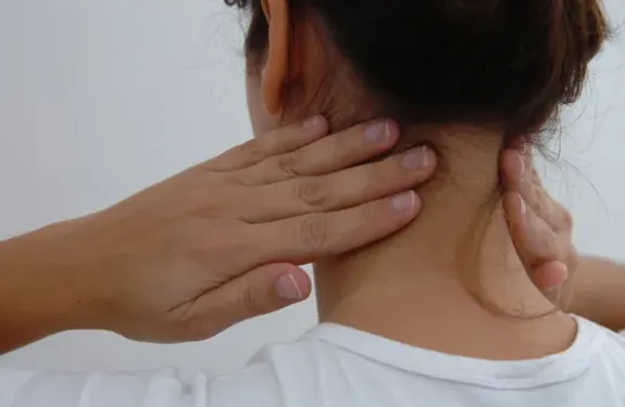 Oito em cada dez pessoas diagnosticadas com câncer de cabeça e pescoço no Brasil descobrem a doença em estágio avançado