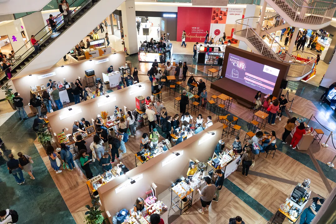 O evento reúne mais de 20 stands de cafés especiais e produtos artesanais
