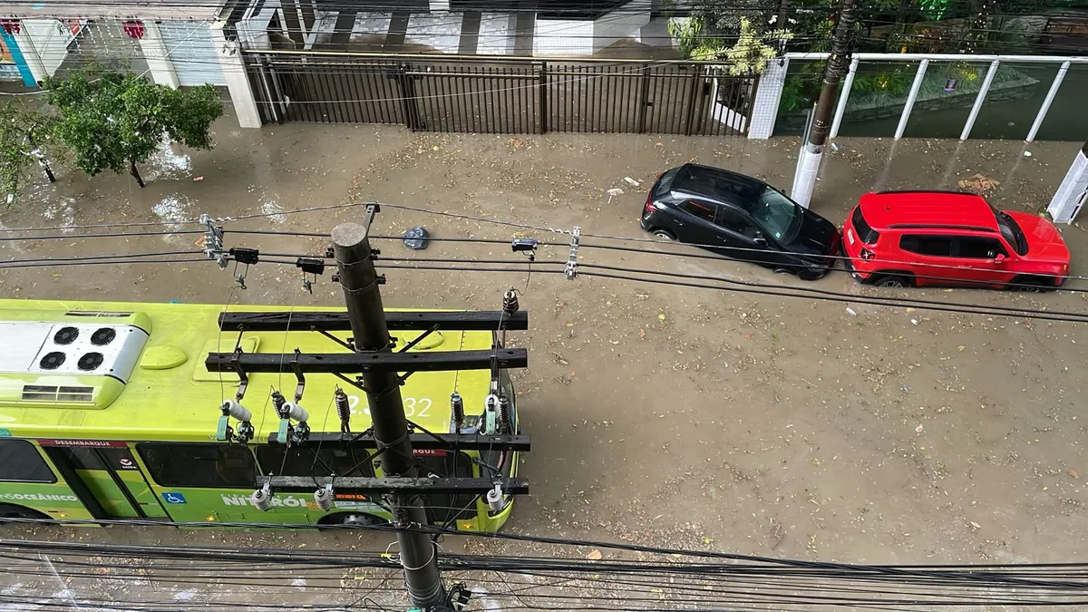 Houve alagamentos em ruas do Ingá e de Icaraí, na Zona Sul de Nitreróí