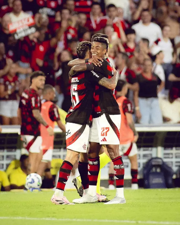 Flamengo busca vitória sobre o Corinthians para seguir no topo da tabela do Brasileirão