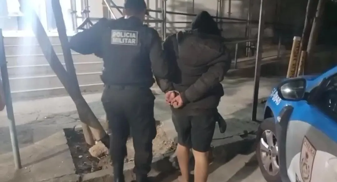 O autor não conseguiu consumar o roubo, mas passou a seguir a vítima por outras ruas do bairro
