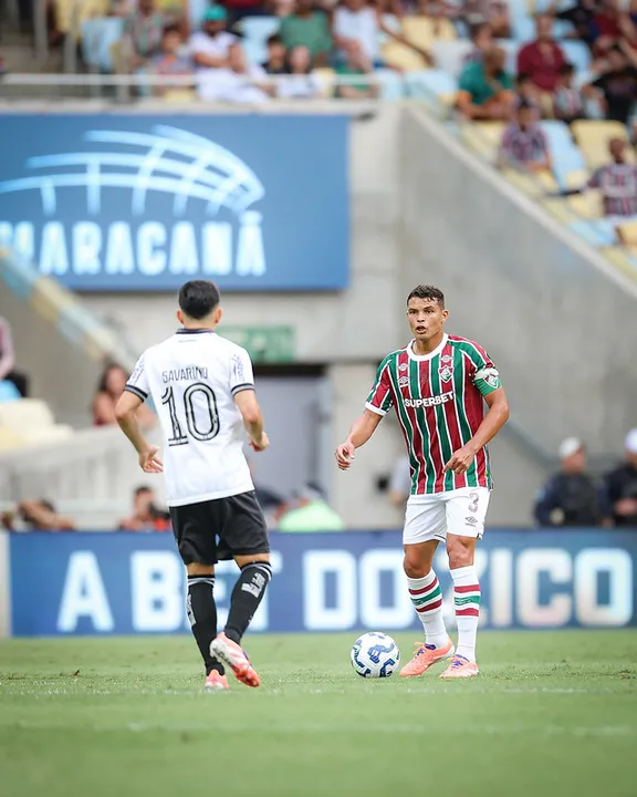 Thiago Silva passará por exames para saber se desfalca o Fluminense em breve