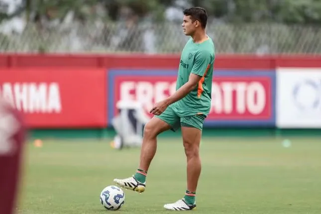 Thiago Silva treina e pode retornar em breve ao Fluminense