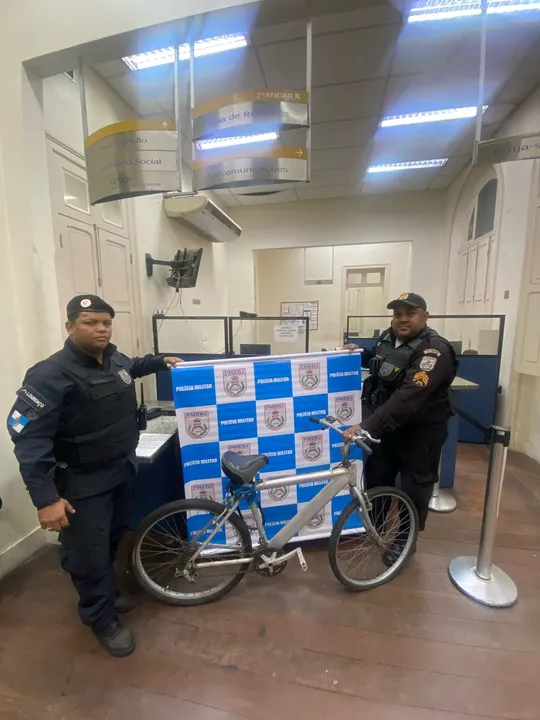 A bicicleta foi recuperada e o acusado, que já tinha quatro passagens por roubo, foi conduzido à 76ª DP (Centro)