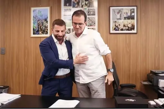 Pedrinho e Eduardo Paes assinam acordo de transferência de potencial construtivo de São Januário