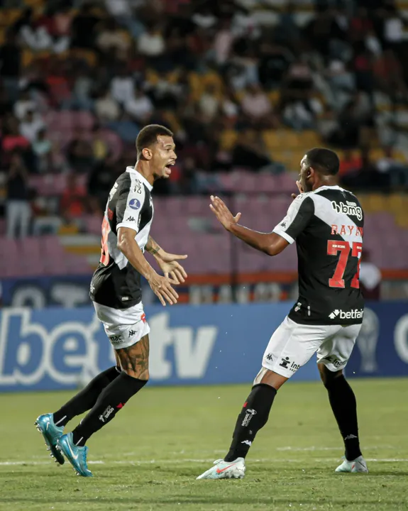João Victor marcou o único gol do Vasco na partida