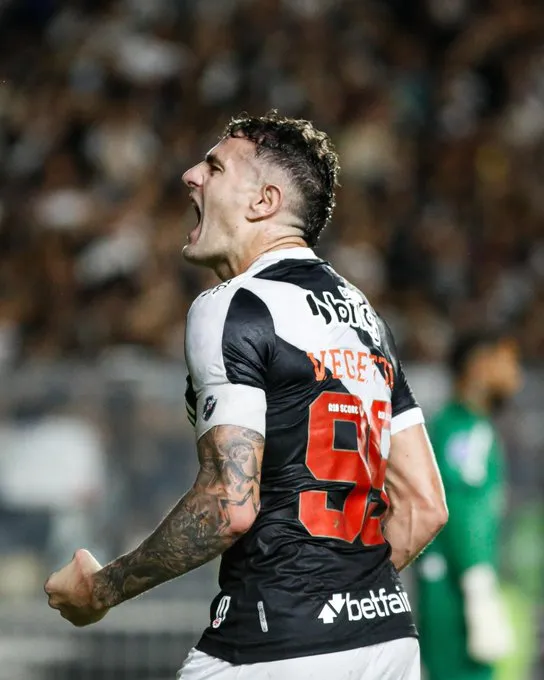 Vegetti marcou o gol que fechou a vitória vascaína