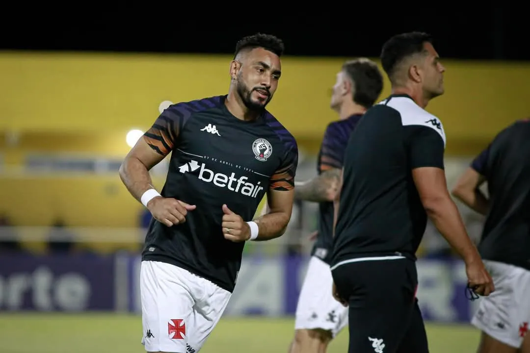 Payet teve mais uma atuação apagada com a camisa do Vasco