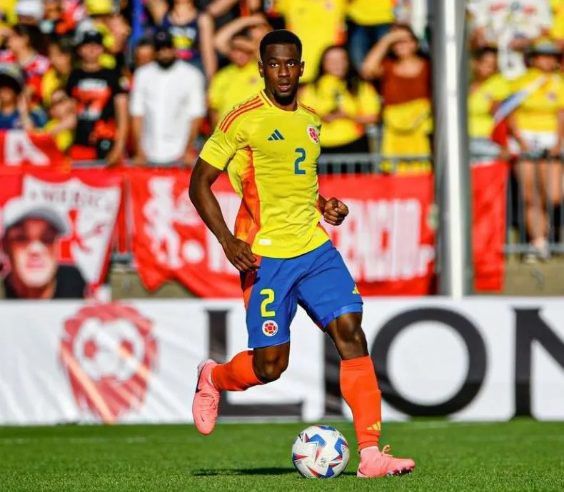 Vasco negocia com o zagueiro colombiano Carlos Cuesta