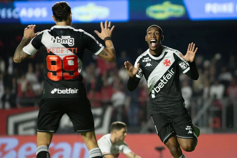 Rayan e Vegetti marcaram e ajudaram o Vasco a quebrar um longo jejum sem vitórias em São Paulo