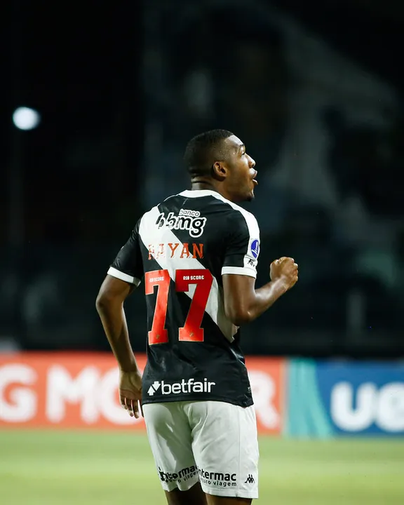 Rayan é alvo de clube do exterior, mas Vasco quer valorizar o jogador