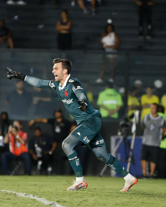 Léo Jardim é titular absoluto do Vasco desde sua chegada, em 2023