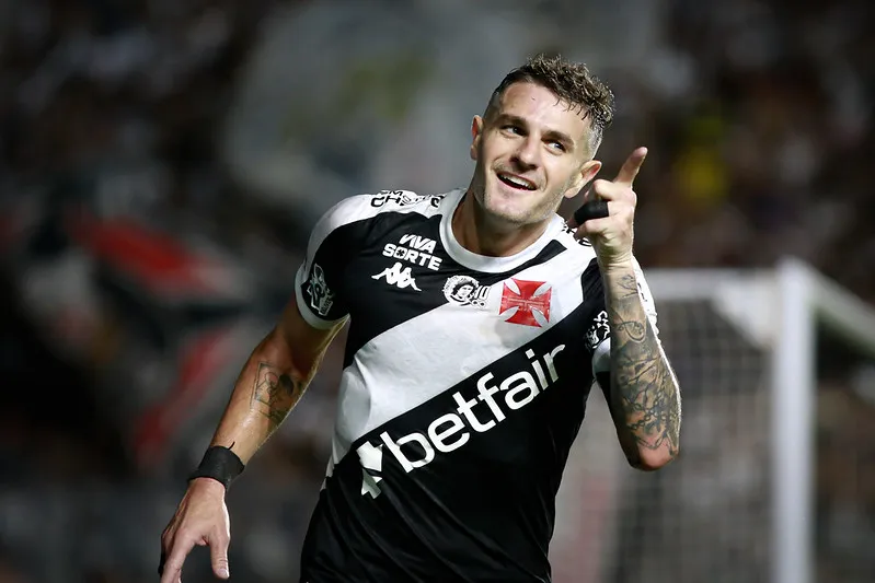 Vasco conta com o artilheiro Vegetti para voltar a vencer após sete jogos de jejum