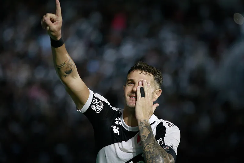 Vegetti chegou a 40 gols pelo Vasco, no clássico contra o Botafogo