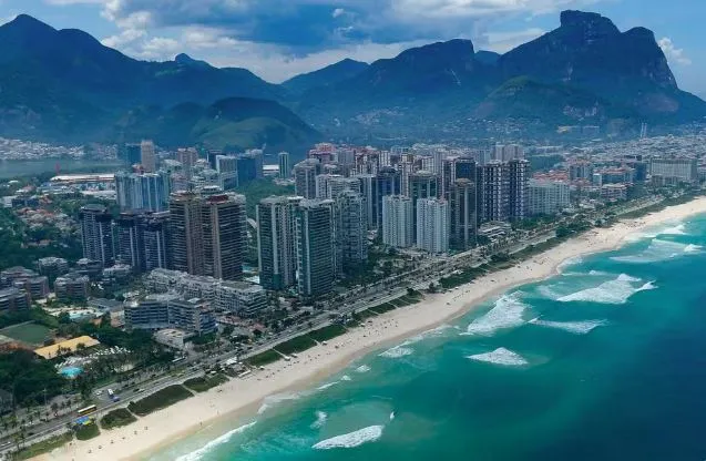 Praia da Barra da Tijuca, parte da nova Zona Sudoeste do Rio de Janeiro