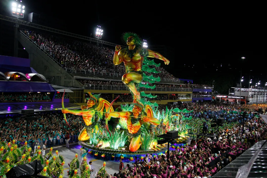 Escola de Niterói, atual campeã do Carnaval, levantou o público na Sapucaí