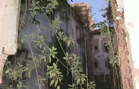 Ação da Prefeitura interdita depósito clandestino na antiga Casa de Saúde São Sebastião, no Catete
