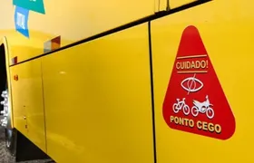 Adesivo do 'Ponto Cego' será obrigatório para vans e caminhões no Rio