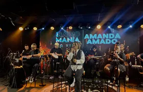 Amanda Amado, ex-The Voice, se apresenta e agita os estúdios da Rádio Mania