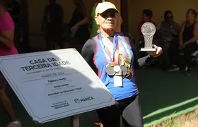 Aos 77 anos, aluna da Casa do Idoso de Maricá conquista medalhas e troféus em corridas