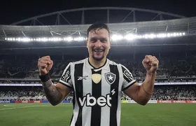 Após começo conturbado, Artur vive boa fase e supera números de Luiz Henrique em início pelo Botafogo