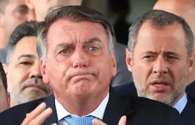 Após condenação do STF, Bolsonaro deixa prisão domiciliar para passar por procedimentos médicos em Brasília
