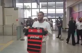 Atacante Juninho é aprovado em exames, e aguarda delegação do Flamengo chegar ao RJ