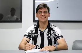 Botafogo anuncia a contratação do meia Álvaro Montoro