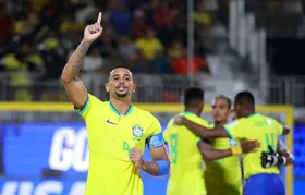 Brasil goleia Espanha e avança à semi do Mundial de futebol de areia