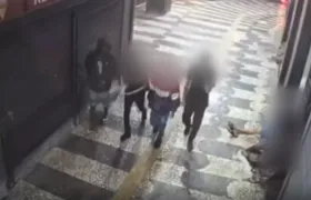 Câmera de segurança registra momento em que adolescente é esfaqueado em Niterói; vídeo!