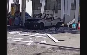 Carro explode em posto de gasolina na Baixada Fluminense